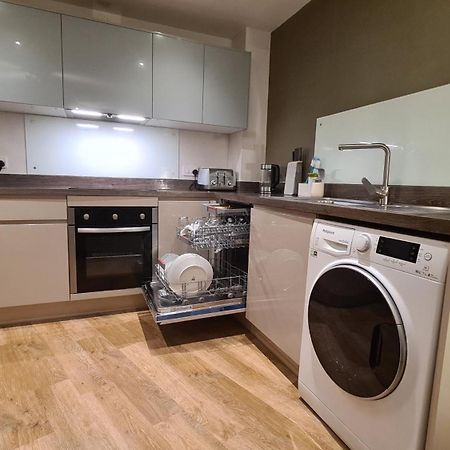 Modern One Bedroom Apartment In Cardiff Bay Exterior photo